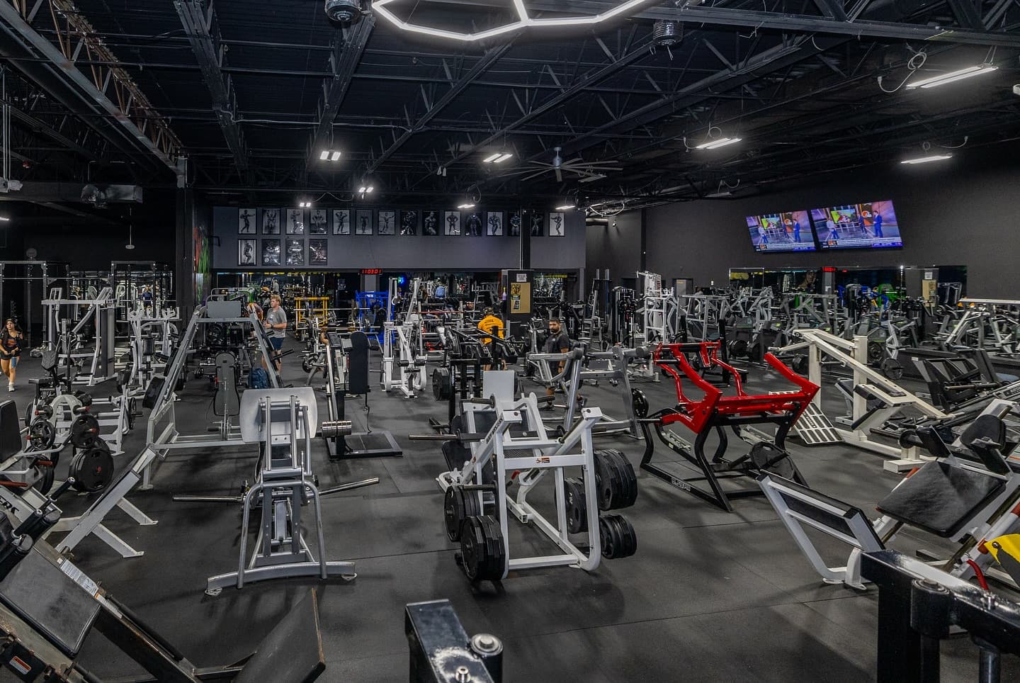 ryseathleticclub: The main floor, packed and ready. This is the standard.